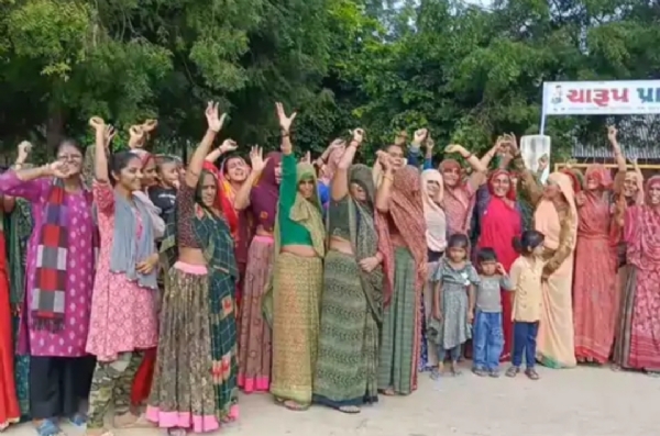 ચારૂપ ગામની જૂની શાળાનું મર્જિંગ: ગ્રામજનોનો વિરોધ
