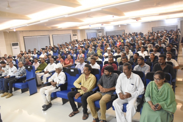 પોરબંદર કૃષી વિજ્ઞાન કેન્દ્ર ખાતે “પી.એમ. કિસાન ઉત્સવ દિવસ” ની ઉજવણી કરાઇ.