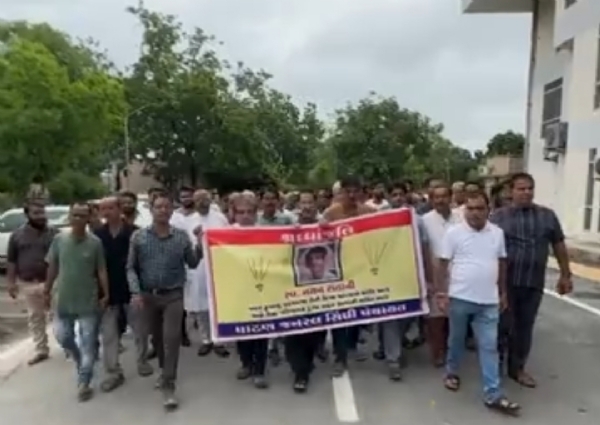અમદાવાદના મણિનગર સ્થિત સેવન ડે સ્કૂલમાં વિદ્યાર્થી નયન સન્તાની હત્યા મામલે પાટણના સિંધી સમાજનું આવેદન