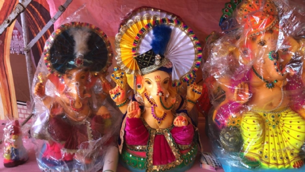 મહેસાણા શિલ્પા ગેરેજ રોડ પર દર વર્ષની જેમ આ વર્ષે પણ ગણપતિ મૂર્તિ સ્ટોલ
