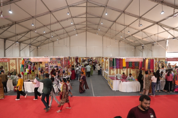 પોરબંદરના સખી સરસ મેળામાંથી ચાર દિવસમાં  રૂ.19 લાખ કરતાં વધુની વસ્તુઓનું થયુ વેચાણ.