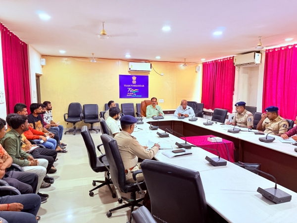 જિલ્લા કલેક્ટરના અધ્યક્ષ સ્થાને  ગણેશોત્સવ ઉજવણી અંતર્ગત આયોજકો સાથે બેઠક યોજાઈ.