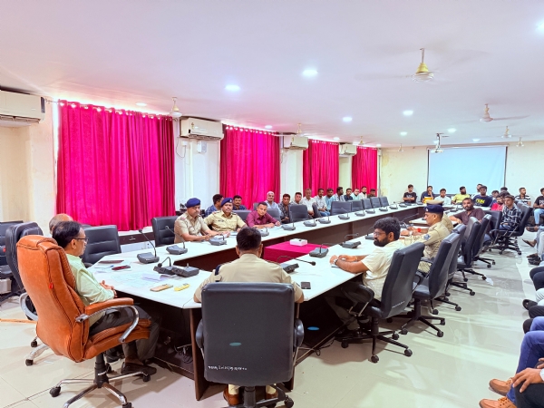 જિલ્લા કલેક્ટરના અધ્યક્ષ સ્થાને  ગણેશોત્સવ ઉજવણી અંતર્ગત આયોજકો સાથે બેઠક યોજાઈ.
