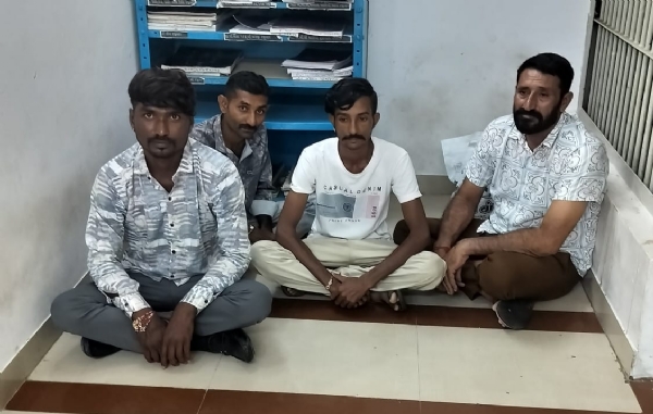 બિલેશ્વર ગામે જાહેરમાં જુગાર રમી રહેલ 4 શખ્સો ઝડપાયા.