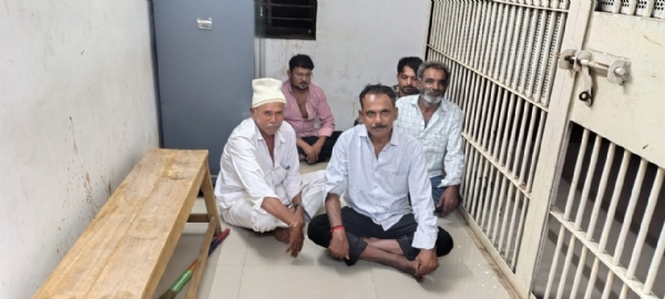 ઈશ્વરીયા ગામે જુગાર રમી રહેલા 5 શખ્સો ઝડપાયા.