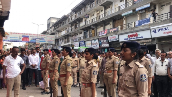 મહેસાણા શહેરના સિદ્ધિ વિનાયક મંદિરમાં જમણી સૂંઢવાળા ગણપતિને ગાર્ડ ઓફ ઓનરની 104 વર્ષની પરંપરા
