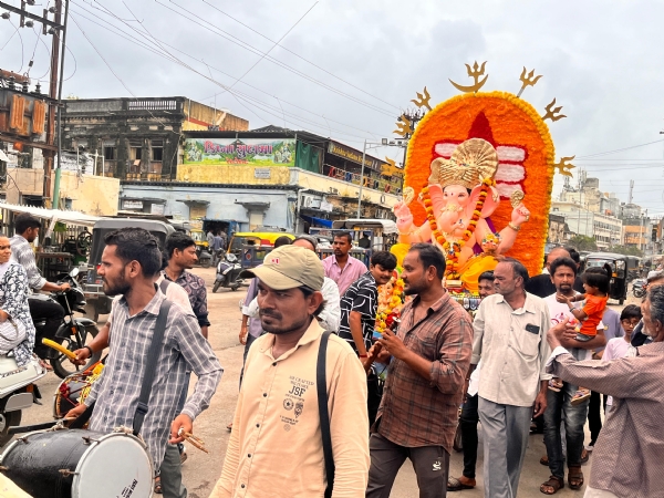 પોરબંદરમાં વાજતે ગાજતે વિઘ્નહર્તાનું આગમન.
