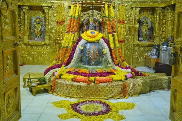 ગણેશનું પૂજન કરવામાં આવ્યું