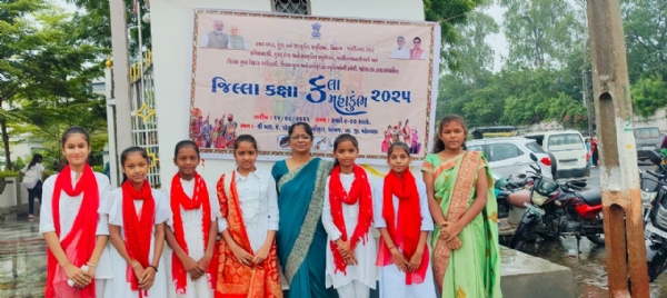 પીએમ શ્રી વિજાપુર પ્રા. શાળા નં. 2, મહેસાણાની કળાત્મક સિદ્ધિ : જિલ્લા કક્ષાના કલામહાકુંભ સ્પર્ધામાં હેતલબેન જે. પટેલે સમૂહગીત અને લગ્નગીત વિભાગમાં હાંસલ કર્યો તૃતીય ક્રમ – સંગીત શિક્ષક અને દીકરીઓના સંયુક્ત પ્રયત્નોને મળ્યો ગૌરવ