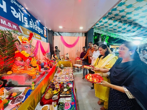 MLA Sejal Ben performed Ganpati puja.