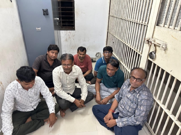 ખાગેશ્રી ગામે જુગાર રમી રહેલ 7 શખ્સોને 1 લાખની રોકડ સાથે ઝાડપી પાડ્યા.