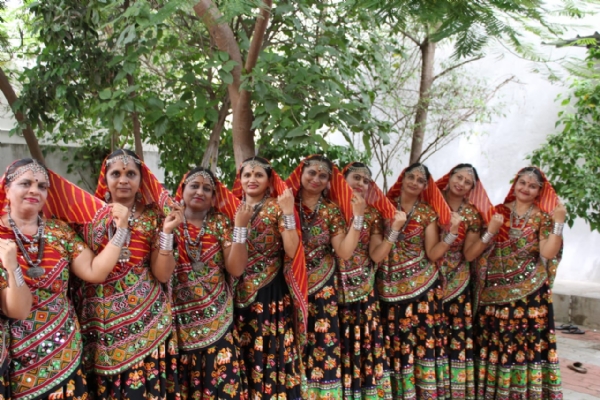 નવાપરા પ્રાથમીક શાળાના સ્થાપના દિનની ઉજવણી કરાઈ.