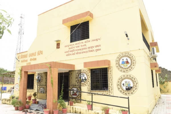 ફટાણા આયુર્વેદ દવાખાના દ્વારા આપાય છે ગામના લાકોને મેદસ્વિતા મુક્તિ અંગેનું માર્ગદર્શન.