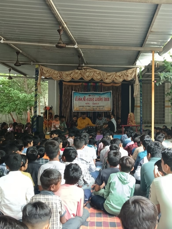 નવાપરા પ્રાથમીક શાળાના સ્થાપના દિનની ઉજવણી કરાઈ.