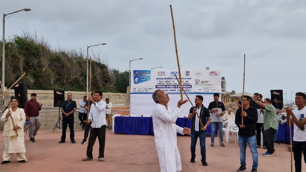 પોરબંદર ખાતે રાષ્ટ્રીય રમતગમત દિવસની ઉજવણી અંતર્ગત પરંપરાગત રમતોનો રંગ જામ્યો.