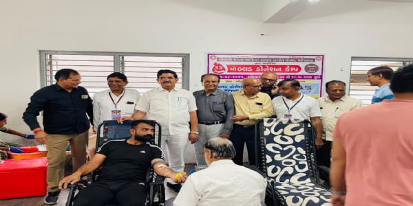 મહેસાણા ખાતે ચોરાસી કડવા પાટીદાર સમાજ પ્રગતિ મંડળ દ્વારા આયોજિત 34મા બ્લડ ડોનેશન કેમ્પમાં ઉપસ્થિતિ