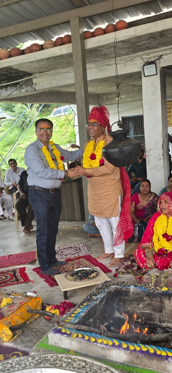 Koteshvar ma 18 kilo chandi bhet