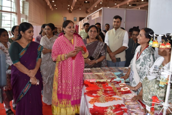 ગાંધીનગર ખાતે રાખીમેળો