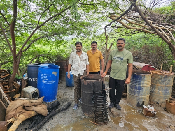 બરડા ડુંગરમાં ચાલતી દેશી દારૂની ભઠ્ઠી તોડી પાડતી પોરબંદર એલ.સી.બી.