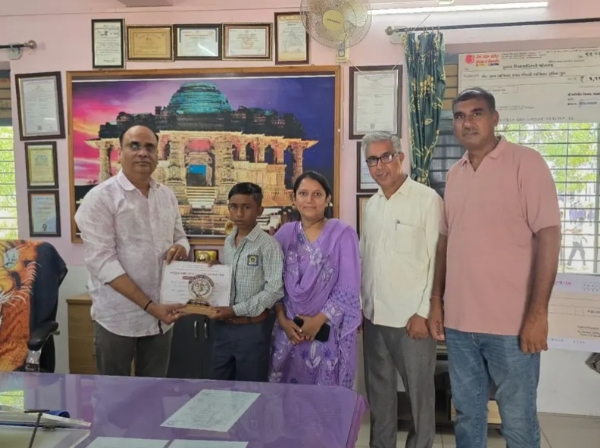 રંગોળી સ્કૂલના હિંમત રાઠોડનો સિદ્ધિસફર: કલા મહાકુંભમાં પ્રથમ સ્થાન હાંસલ કરી શાળાનું ગૌરવ વધાર્યું