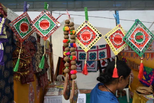 લોકકલાના માધ્યમથી મહિલાઓને આવક