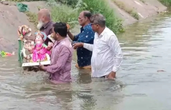 પાટણમાં મૂર્તિ વિસર્જનથી પીવાના પાણીમાં પ્રદૂષણ, કોંગ્રેસ આગેવાનો ઉતર્યા કામગીરીમાં