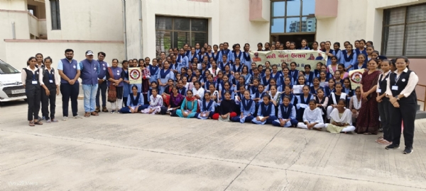 પોરબંદરની સરકારી આદર્શ નિવાસી કન્યા શાળા ખાતે કિશોરીઓને કાયદાકીય માર્ગદર્શન અપાયું.