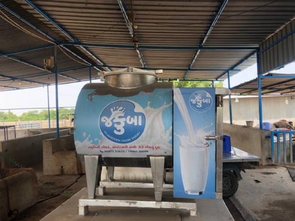 ઈનોવેટિવ દૂધ વિતરણ: ફતેહપુરાના અતિનભાઈનો ટેકનોલોજીથી ભરેલો મિલ્ક એટીએમ મોડલ