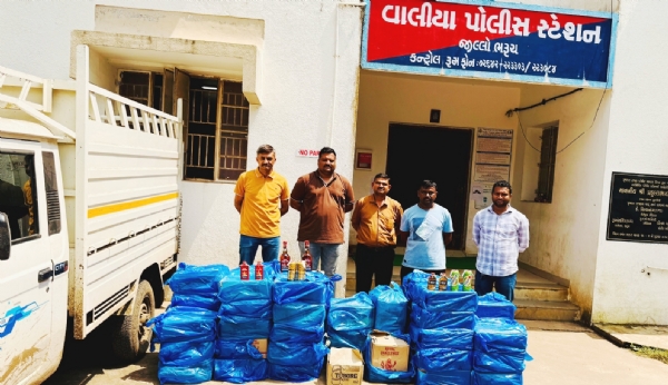 ભરૂચ એલસીબીએ પીઠોર ગામની સીમમાંથી 6.89 લાખનો વિદેશી દારૂ ઝડપી પાડયો
