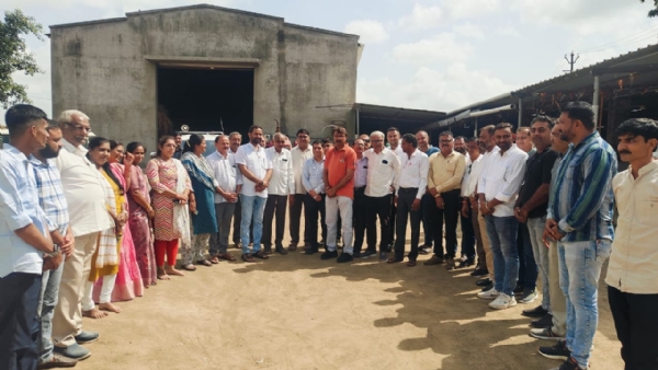આજરોજ અમરેલીના કામધેનુ ગૌશાળામાં નવું શેડ બનાવવાનું ખાતમુર્હુત