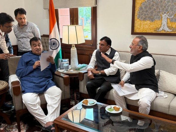 પોરબંદરના ધારાસભ્યએ દિલ્હી ખાતે વિવિધ કેન્દ્રીય મંત્રીઓ સાથે મુલાકાત કરી.