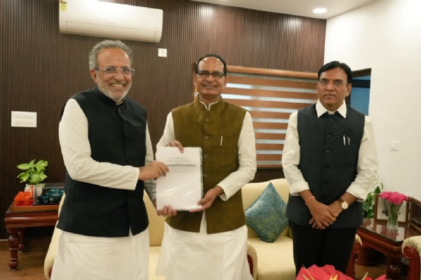 પોરબંદરના ધારાસભ્યએ દિલ્હી ખાતે વિવિધ કેન્દ્રીય મંત્રીઓ સાથે મુલાકાત કરી.
