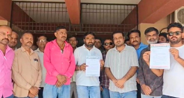 ધારી નગરપાલિકાની નિષ્ક્રિયતાને લઈ કોંગ્રેસ દ્વારા મામલતદારને આવેદનપત્ર