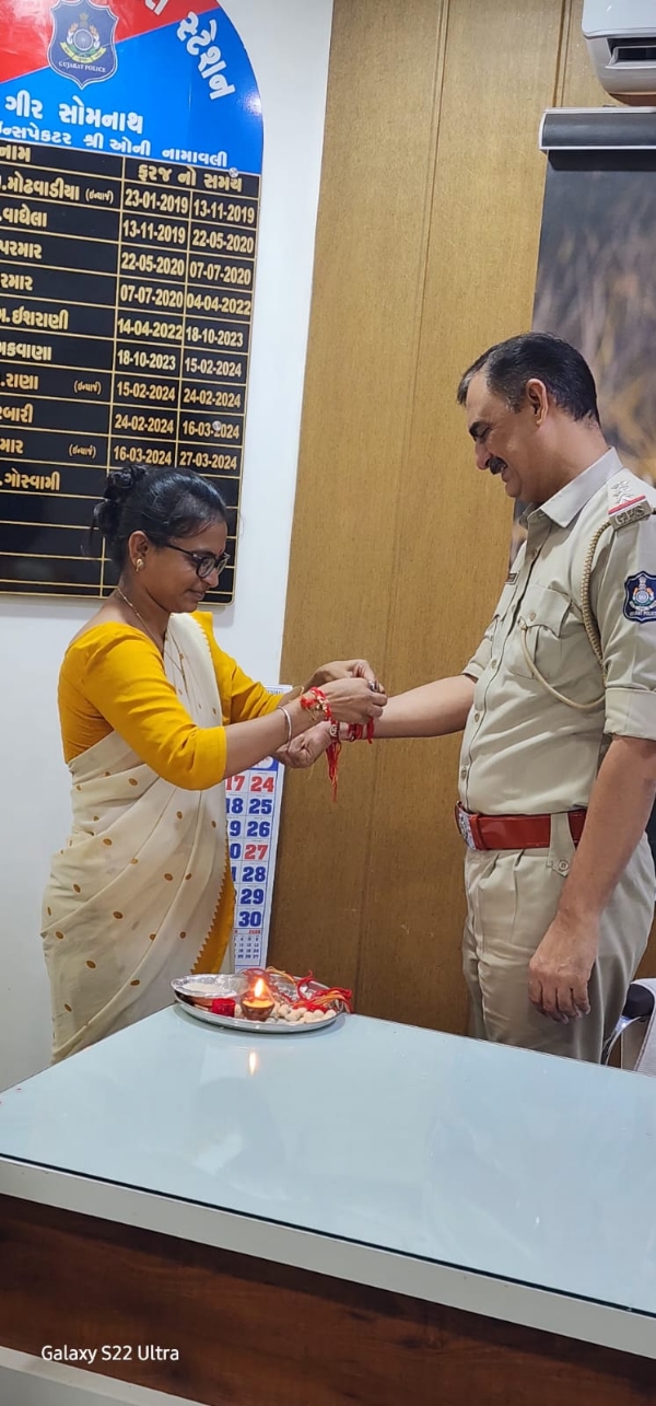 રક્ષાબંધનના તહેવારની ઉજવણી કરાઇ