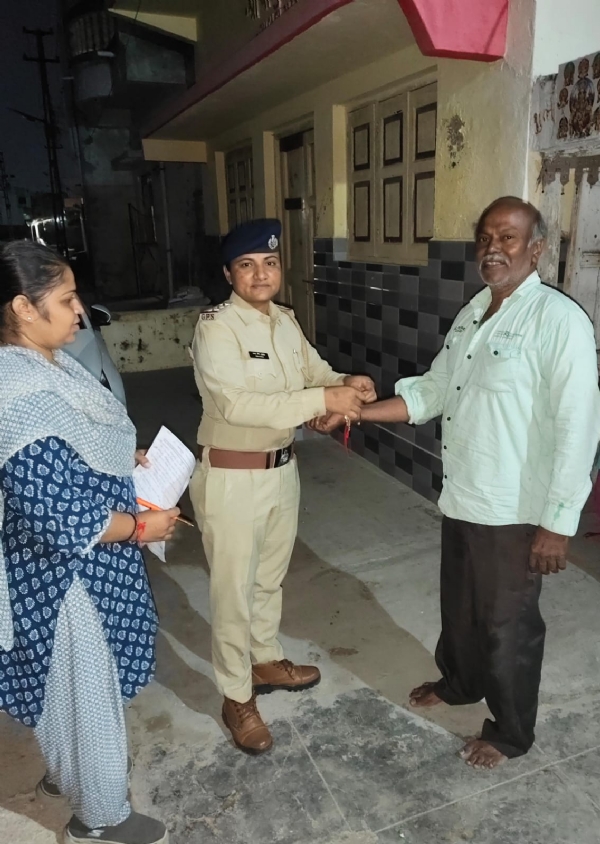 પોરબંદર મહિલા પોલીસ દ્વાર અવેરનેશ સેમિનાર સાથે  રક્ષાબંધનની ઉજવણી કરી.