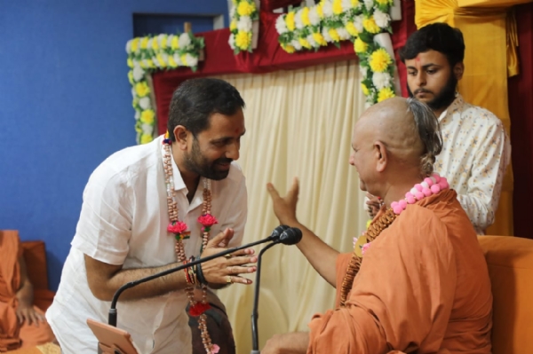 સ્વામિનારાયણ મંદિર ખાતે ભવ્ય ધાર્મિક કાર્યક્રમ યોજાયો હતો