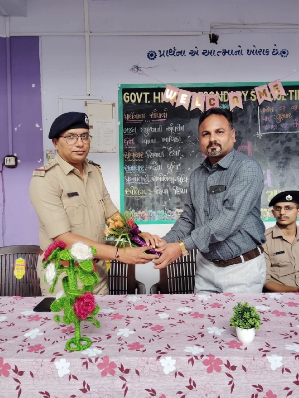ટીંબી ખાતે સાયબર ક્રાઇમ અને ટ્રાફિક જાગૃતિ કાર્યક્રમનું આયોજન કરવામાં આવ્યું.