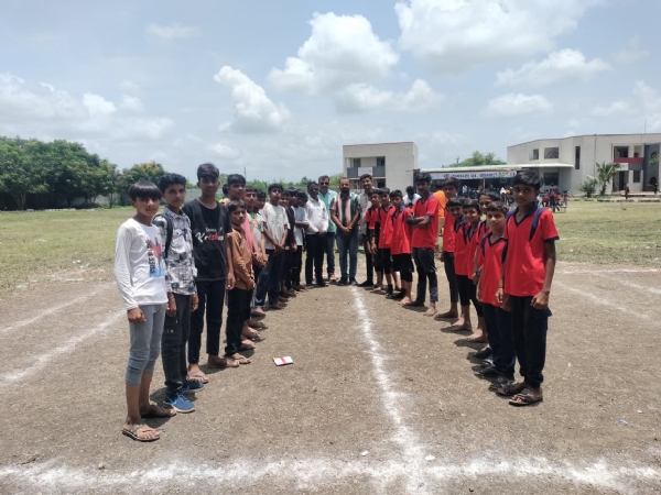 આજોઠા કુમાર પ્રાથમિક શાળાના વિદ્યાર્થીઓ