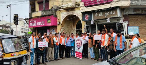 પી.એમ.મોદી વિરુદ્ધ ટીપ્પણી  કરવા પર પોરબંદર ભાજપનું વિરોધ પ્રદર્શન.