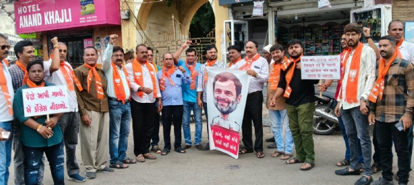 પી.એમ.મોદી વિરુદ્ધ ટીપ્પણી  કરવા પર પોરબંદર ભાજપનું વિરોધ પ્રદર્શન.