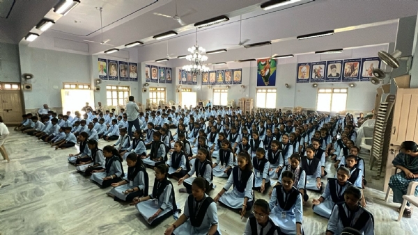 મણીબહેન કોટક હાઈસ્કૂલમાં
