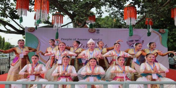 મિઝોરમ અને મણિપુરની મુલાકાત લીધા બાદ, પ્રધાનમંત્રી મોદી ગુવાહાટી પહોંચ્યા