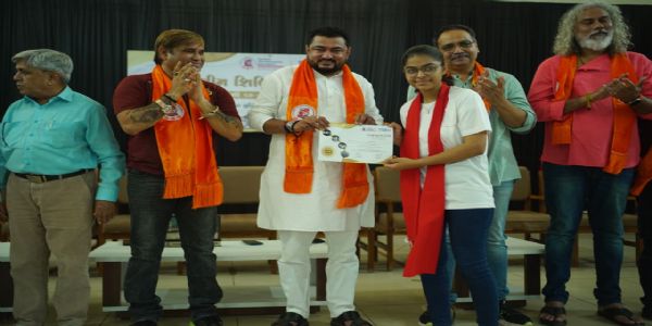 ગીર સોમનાથ આજરોજ સોમનાથ સંસ્કૃત યુનિવર્સિટી ખાતે ગુજરાત ટેકનોલોજી યુનિવર્સિટી (અમદાવાદ) (જી. ટી. યુ.) દ્વારા આયોજિત નાટ્ય તાલીમ શિબિર યોજાઈ હતી