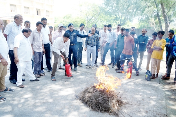 નગરપાલિકા ખાતે