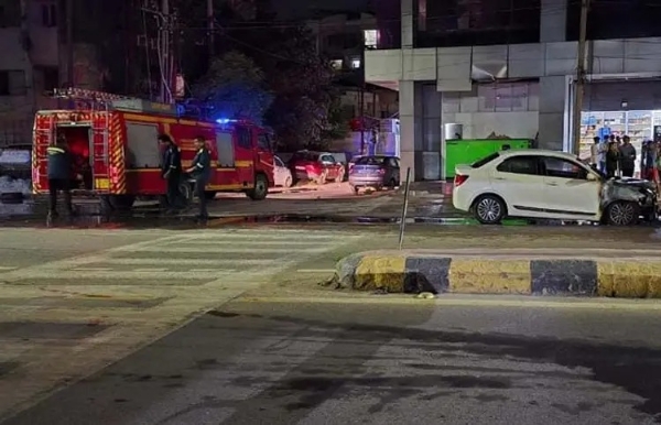 કારમાં આગ ની તસવીર