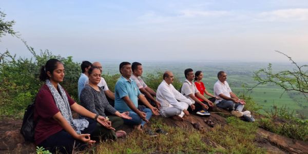 જૂનાગઢ સૌરાષ્ટ્ર ઝોનની ચિંતન શિબિરનો, બીજો દિવસ -શિબિરાર્થિઓએ 800 ફૂટની ઊંચાઈ પર ઓસમ ડુંગર પર યોગ કર્યા