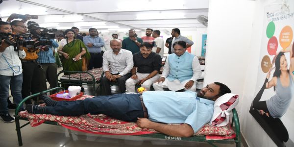 આરોગ્ય મંત્રી ઋષિકેશ પટેલે “નમો કે નામ રક્તદાન” મેગા બ્લડ ડોનેશન ડ્રાઇવનો રાજ્યવ્યાપી પ્રારંભ કરાવ્યો
