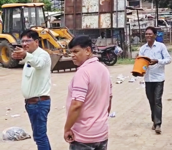 આમોદ નગરપાલિકા પ્રમુખે નરેન્દ્ર મોદીના જન્મ દિવસે સ્વચ્છતા હી સેવા કાર્યક્રમમાં માત્ર ફોટો શૂટ કર્યું