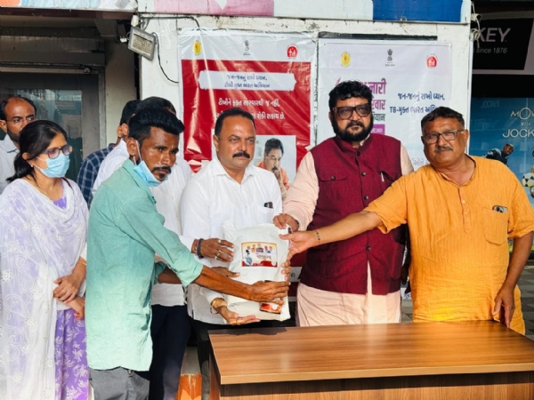 બેચરાજીમાં “સ્વસ્થ નારી, સશક્ત પરિવાર અભિયાન” અંતર્ગત ટીબી દર્દીઓને નિક્ષય કીટ વિતરણ