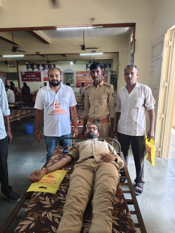 કોડીનાર ખાતે નમો કે નામ રક્તદાન અભિયાન